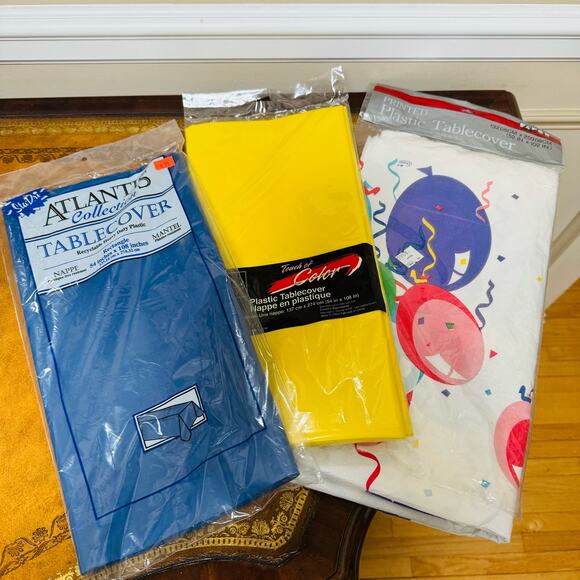 3 plastic rectangular tablecloths - Picture 1 of 4